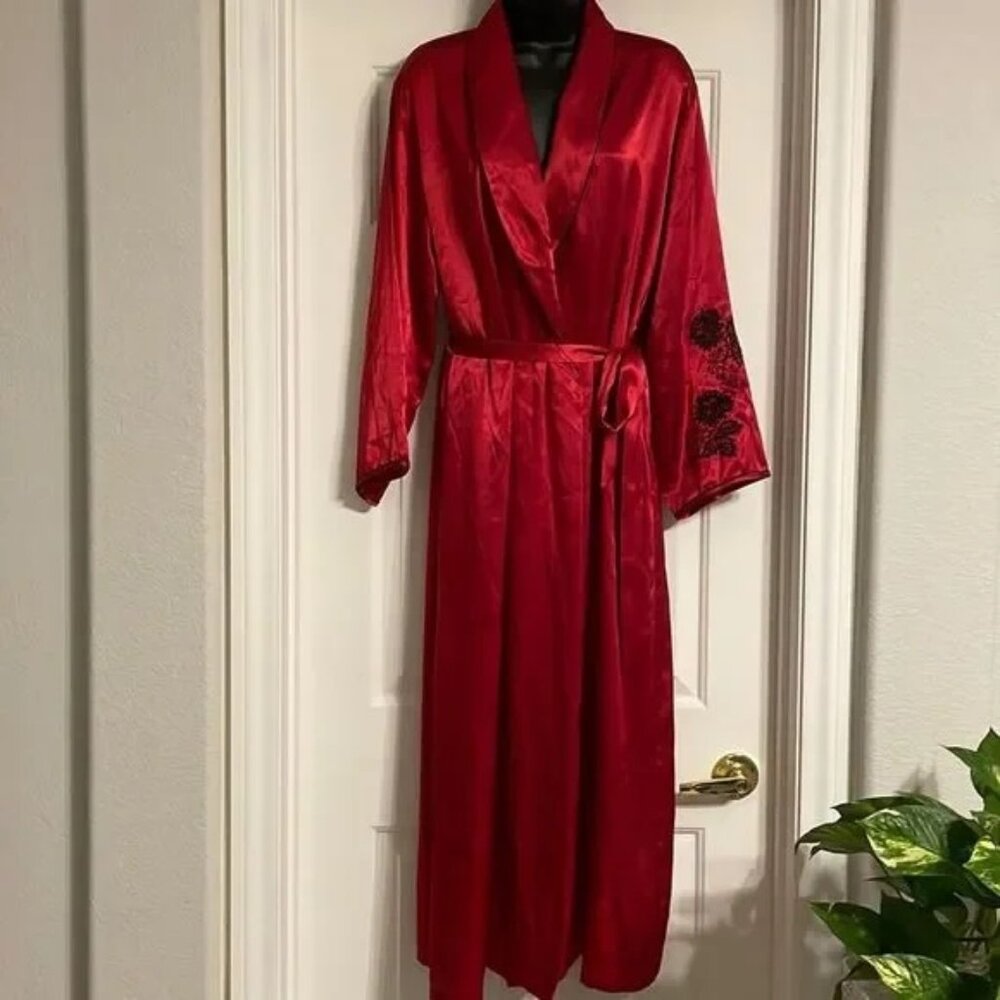 Gorgeous Floral Embroidered Robe